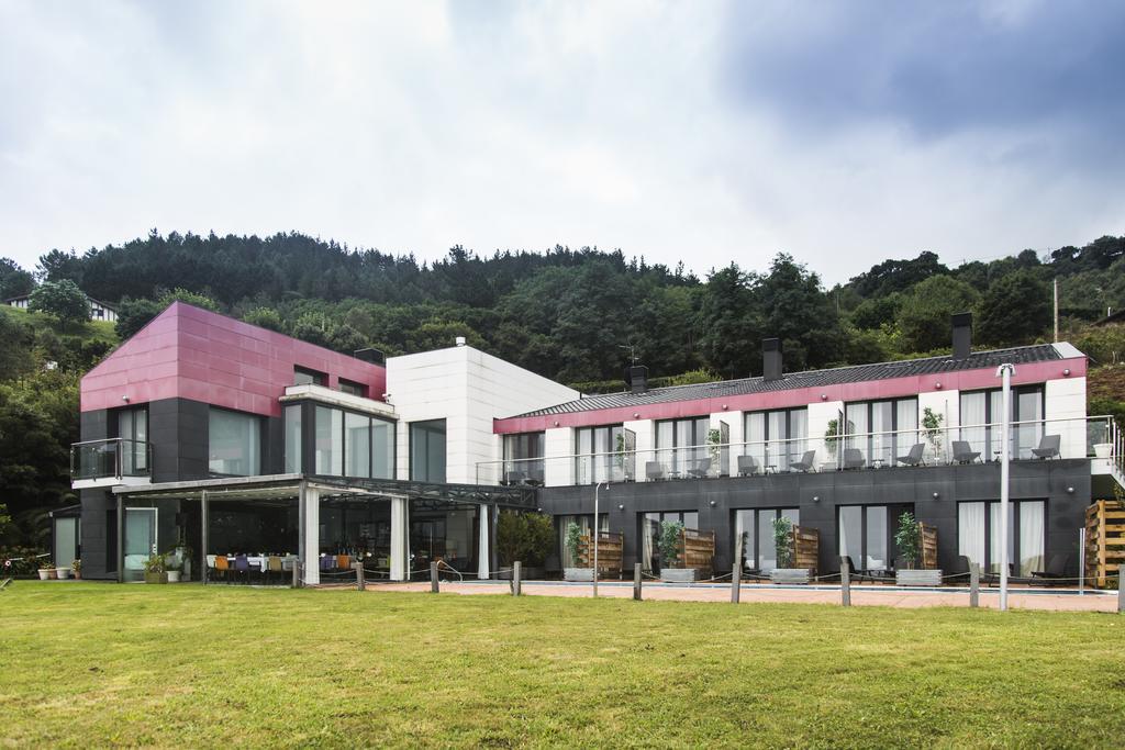 Hotel Arbe Мутрику Екстериор снимка