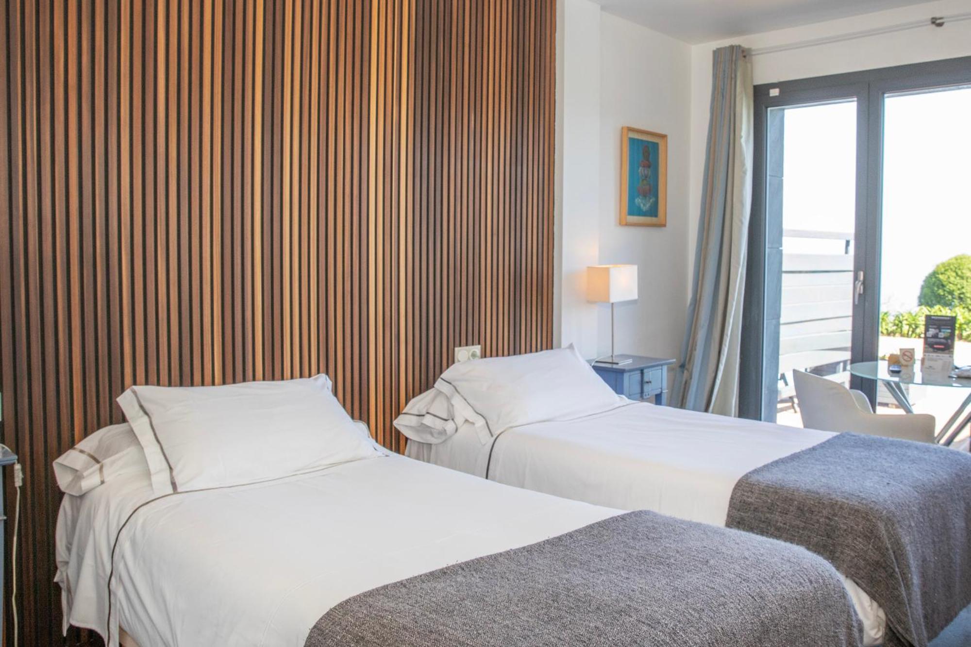 Hotel Arbe Мутрику Екстериор снимка